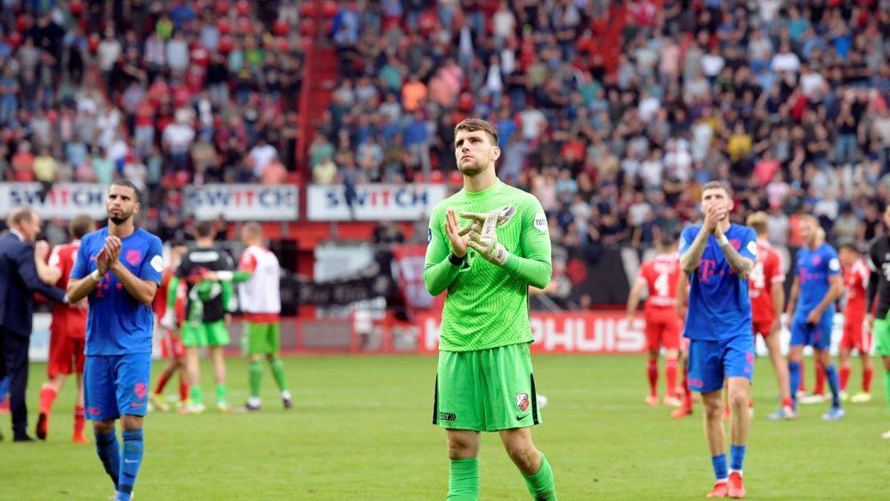 Profil Maarten Paes, Kiper Yang Berhasil Tepis Penalti Arab