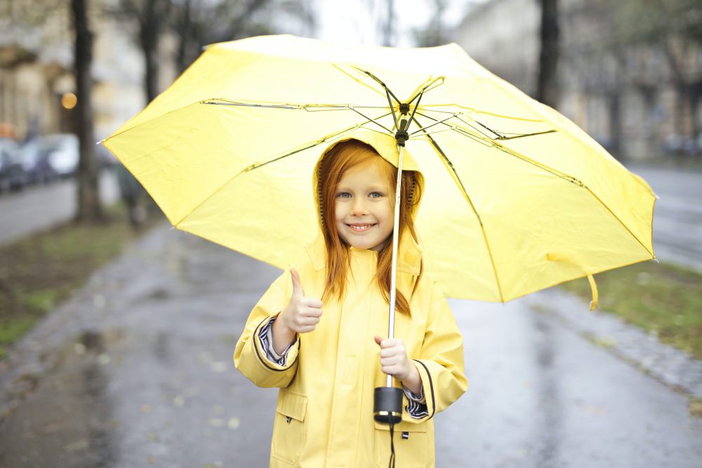 6 Tips Bepergian Aman dan Nyaman saat Musim Hujan