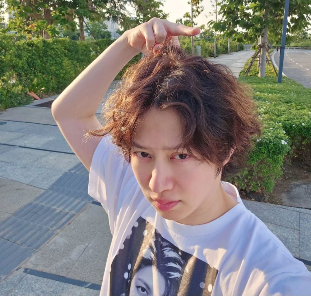 8 Idol KPop Cowok yang Pernah Dicampakkan Pacarnya