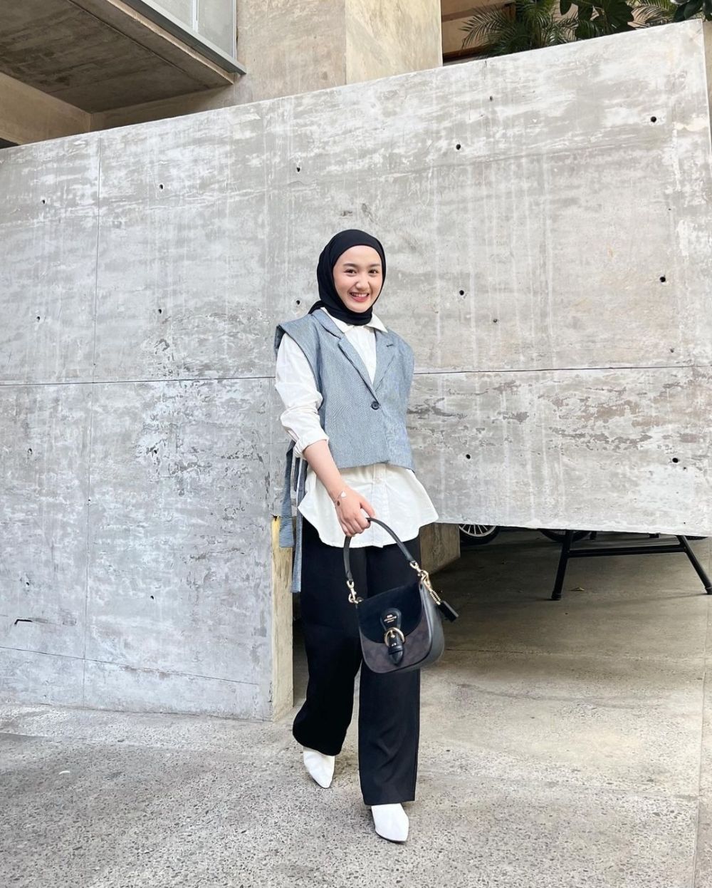 9 Style Layering Outfit ala Thafanya Sabila, untuk Hangout Awal Tahun