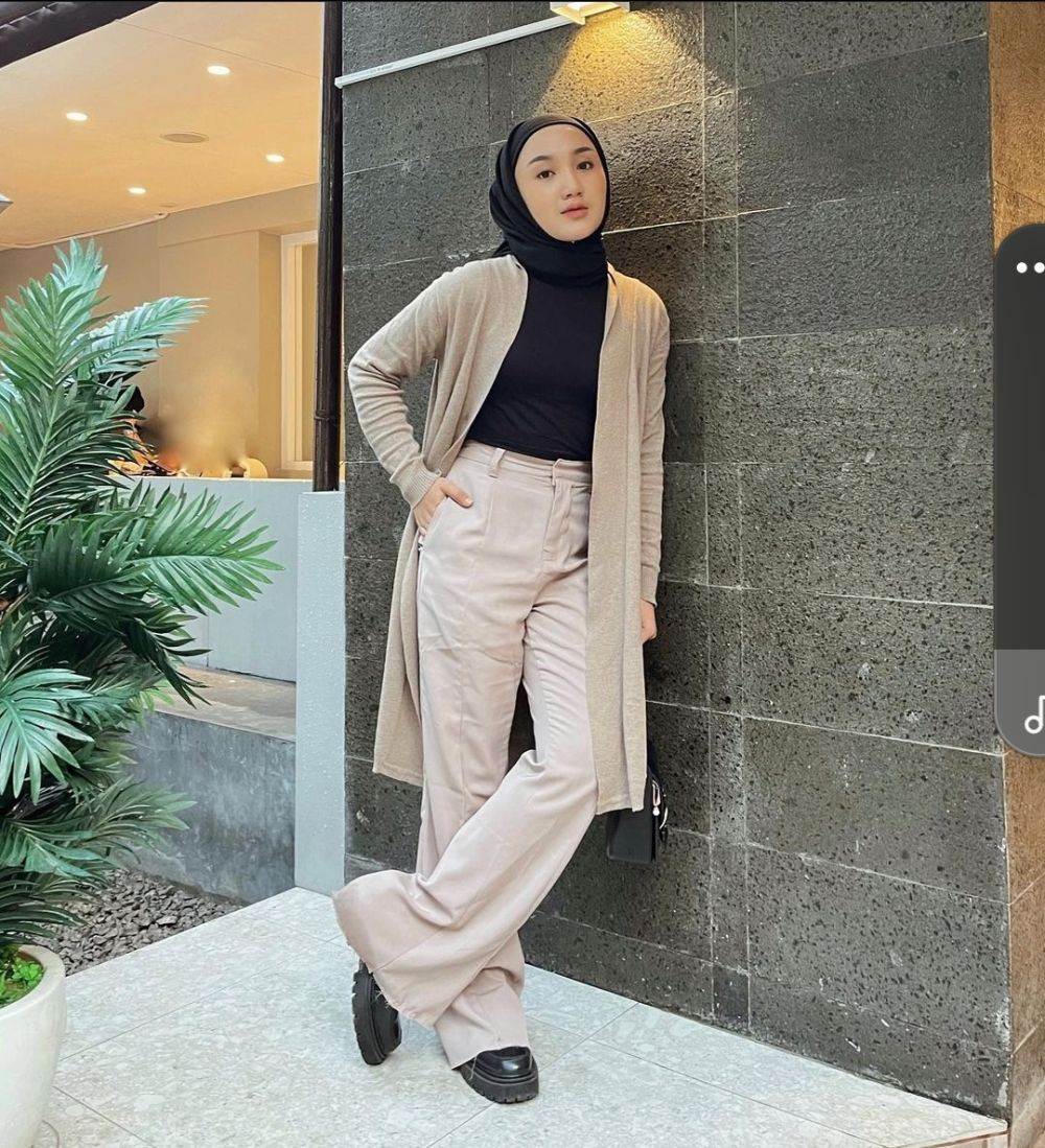 9 Style Layering Outfit ala Thafanya Sabila, untuk Hangout Awal Tahun