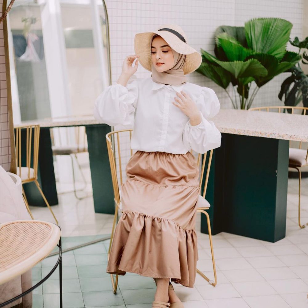 9 Ide Holiday Outfit ala Nabila Ishma, Comfy Abis!