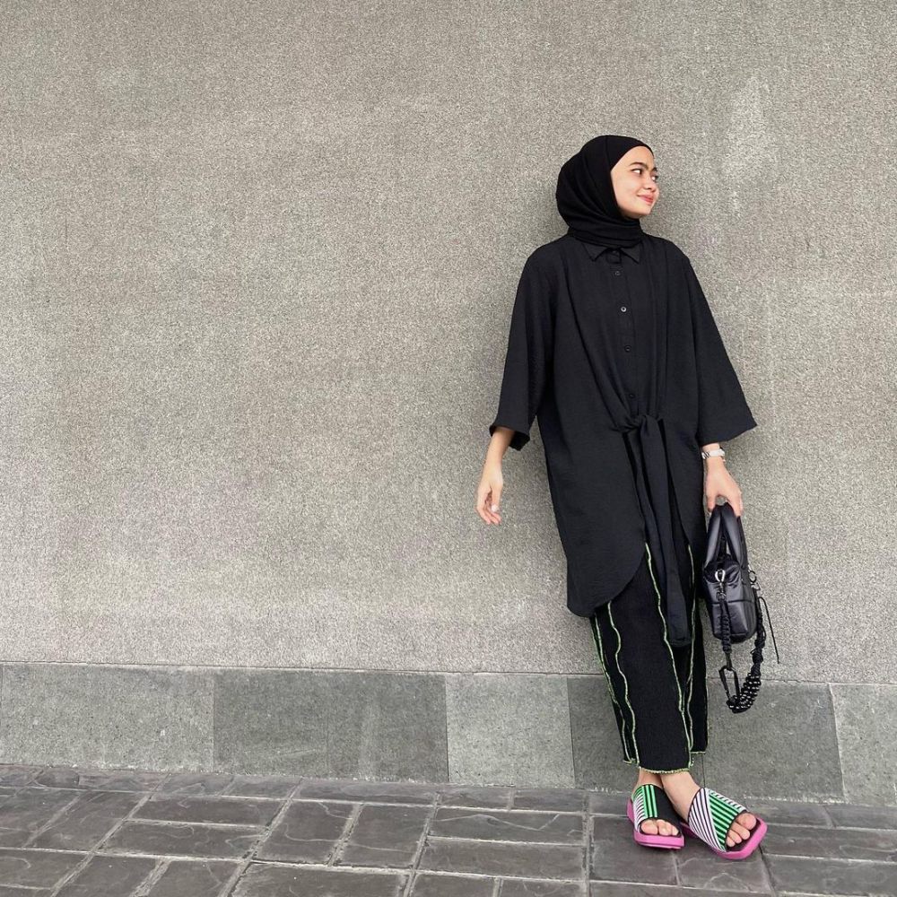 9 OOTD Hijab ala Maryam Nurul, Bikin Gayamu Makin Standout!