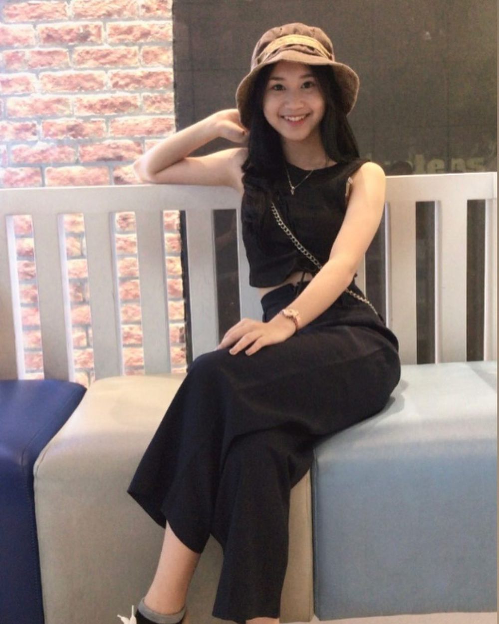 10 Inspirasi Black Outfit ala JKT48, Kasual hingga Formal