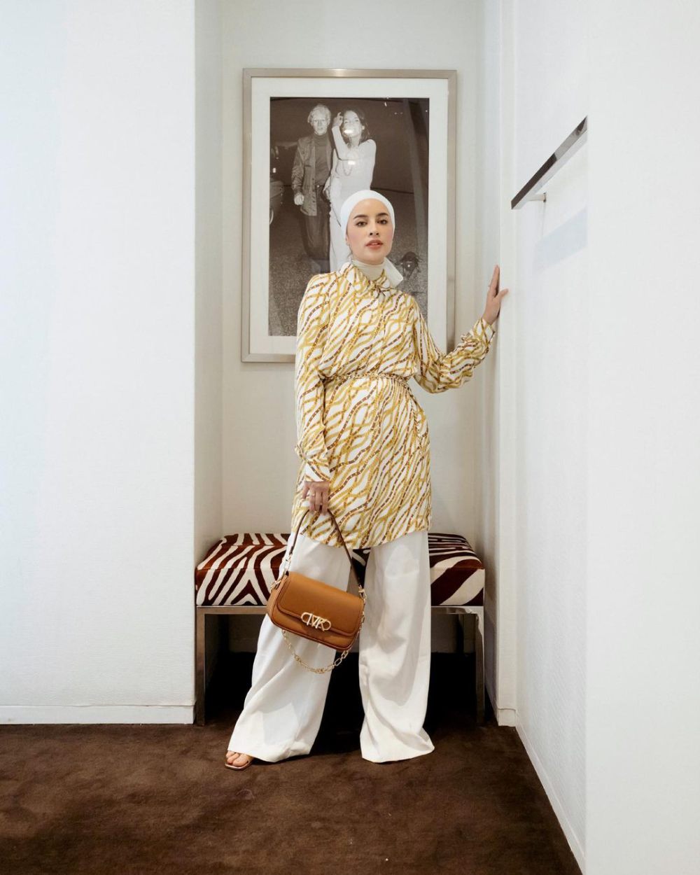 9 Ide Outfit Hijab Formal ala Aghnia Punjabi, Simple buat ke Kantor!