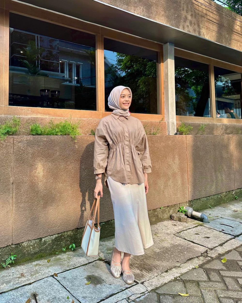 8 Mix and Match Rok Putih ala Febiola Nabila, Anti Mati Gaya!  