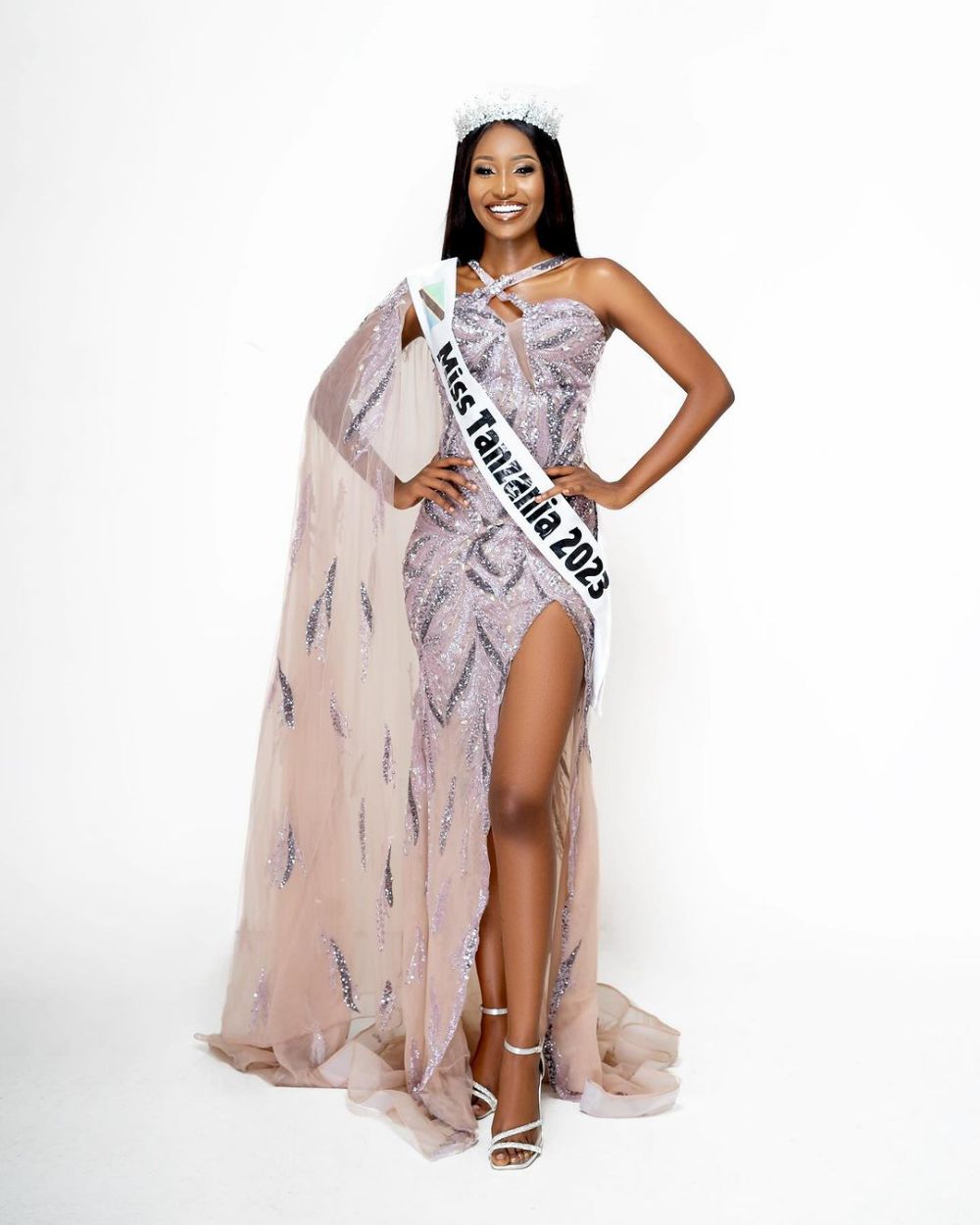 7 Potret Tracy Nabukeera Miss World Tanzania 2024, Aura Maksimal!