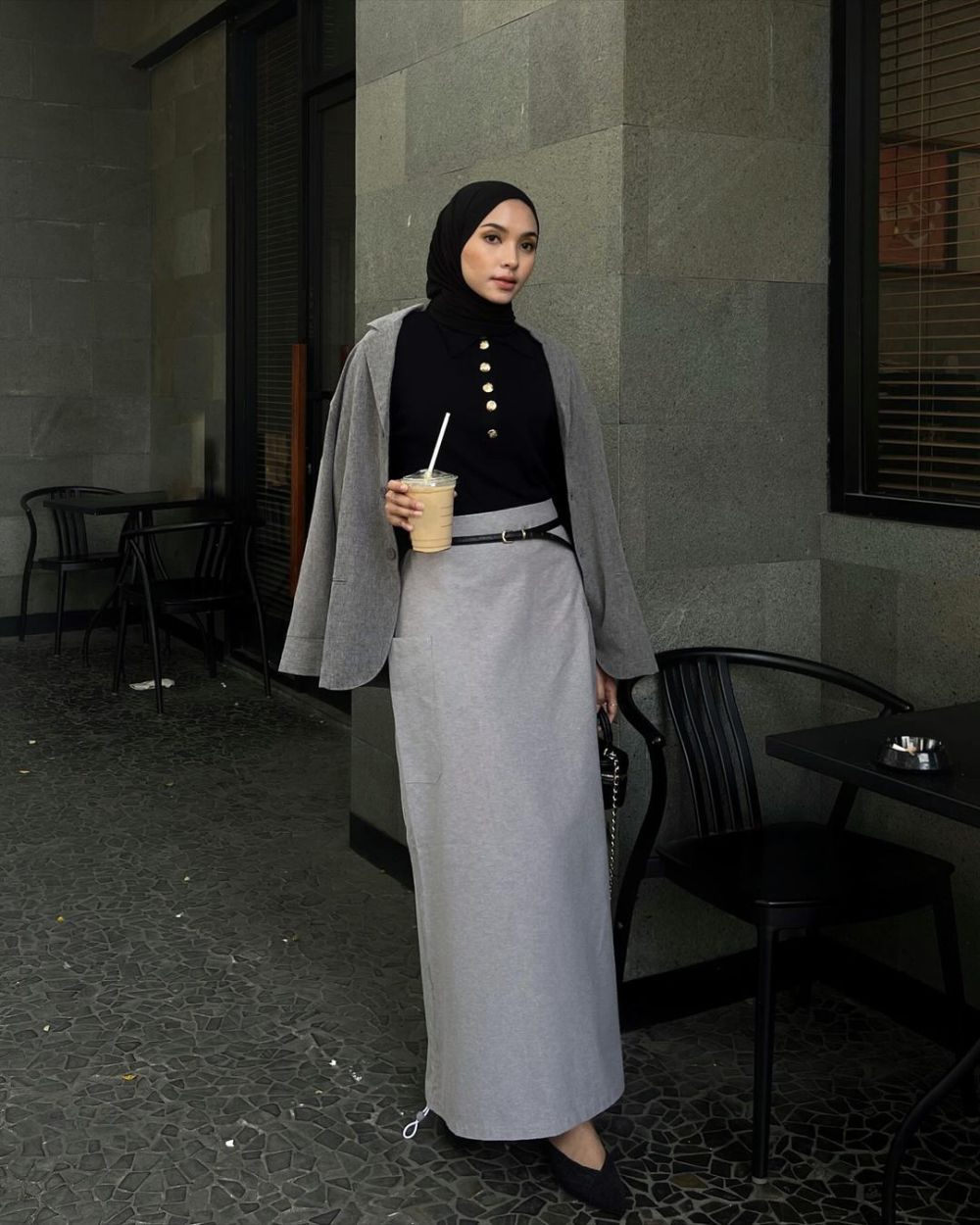 9 Ide OOTD dengan Vibes Old Money ala Influencer Hijab, Simple Elegan!