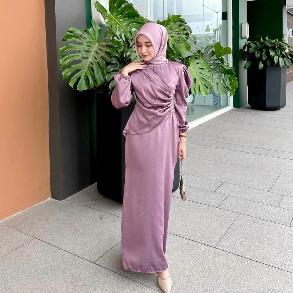 9 OOTD Nuansa Ungu ala Amira Thallya, Catchy Abis!