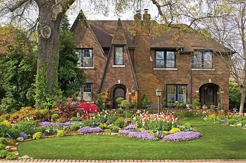 10 Inspirasi Desain Eksterior Rumah Gaya Tudor untuk Properti Sewaan