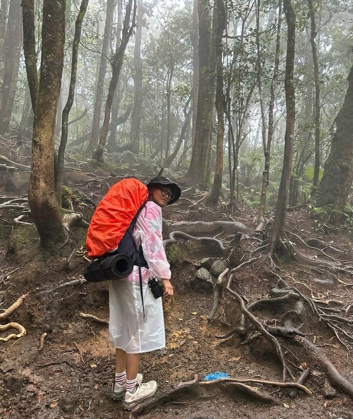 Aci Resti Mendaki Gunung Gede 