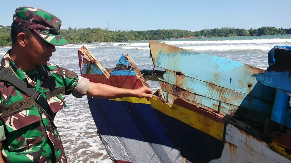 Perahu Nelayan di Tulungagung Pecah, 1 Orang Meninggal