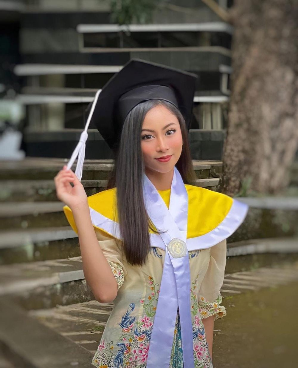 Genap 24 Tahun, 8 Potret Elegan Chintya Wirawan Eks JKT48