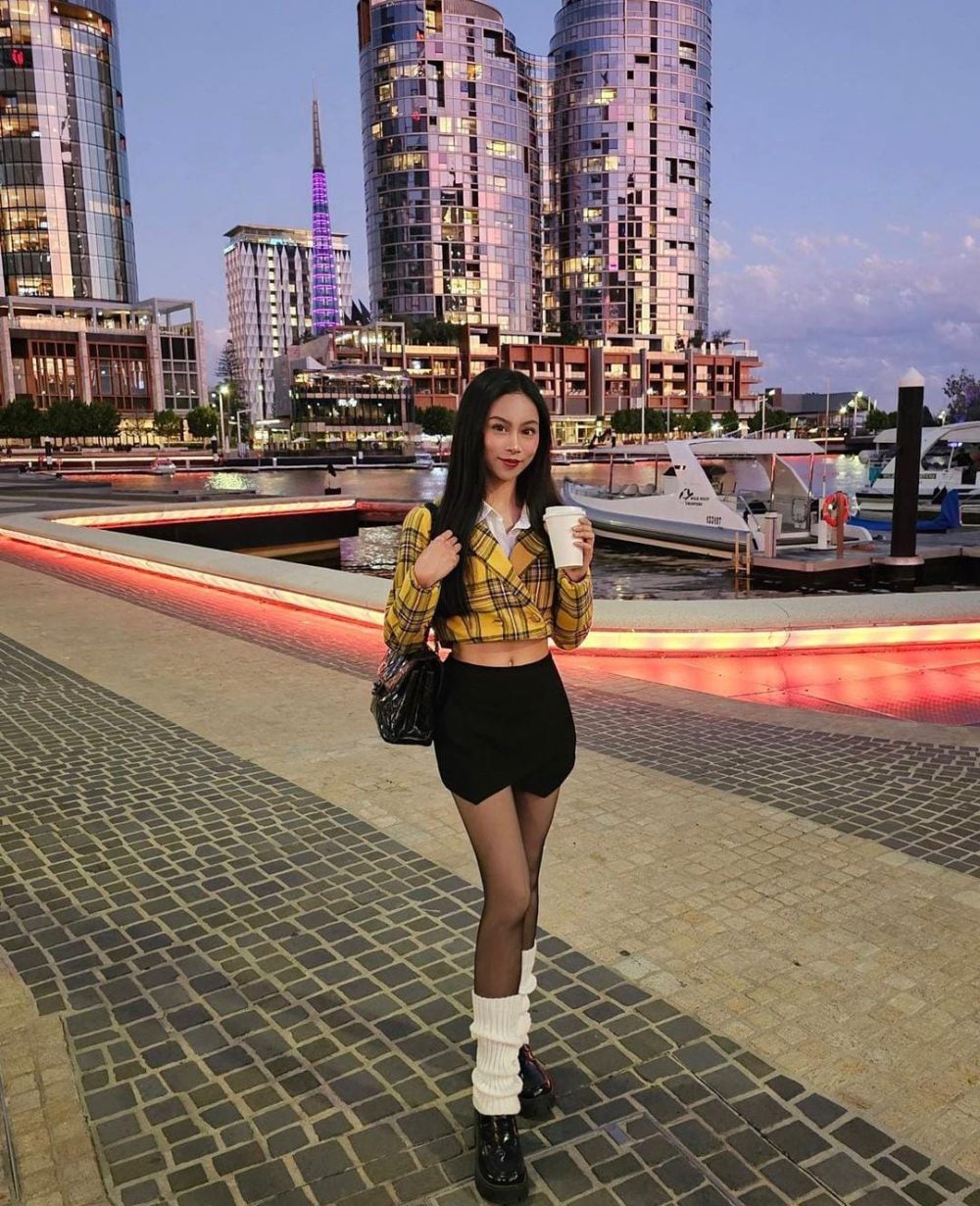 Genap 24 Tahun, 8 Potret Elegan Chintya Wirawan Eks JKT48