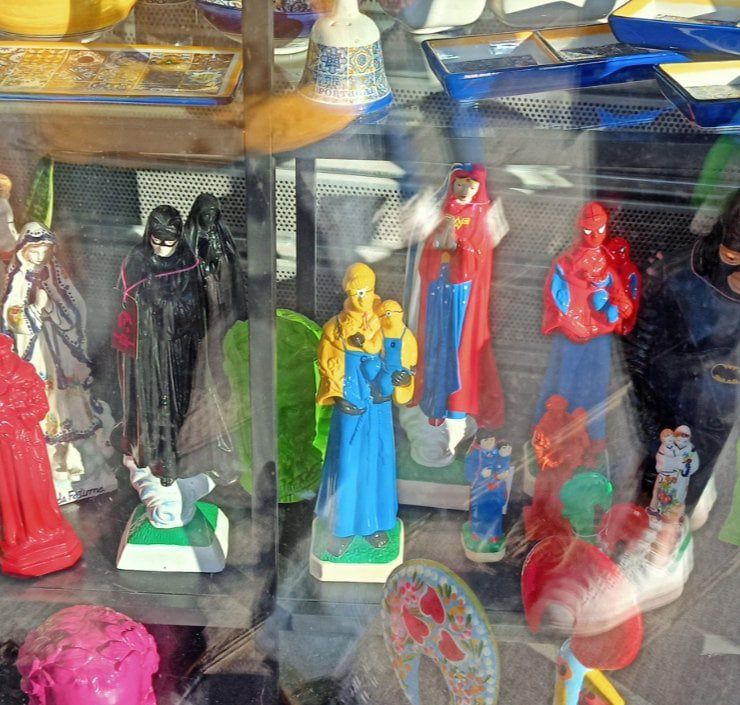 10 Mainan Minions KW Paling Nyentrik, Malah Digabung dengan Spider Man