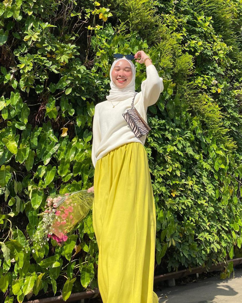 9  OOTD Hijab Cewek Kue ala Astri Ratnasari, Girly!