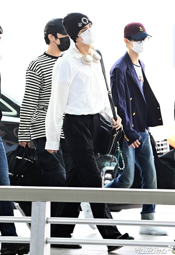 10 Gaya Airport Fashion Younghoon THE BOYZ, Modis Maksimal!