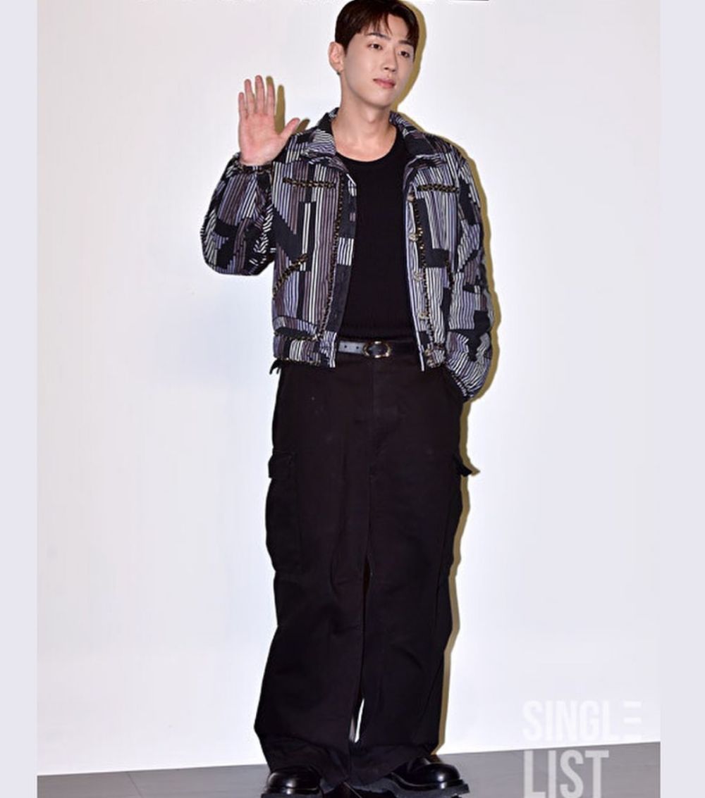 10 OOTD Hip Hop Style ala Rapper Gray, Tampil Swag Abis!