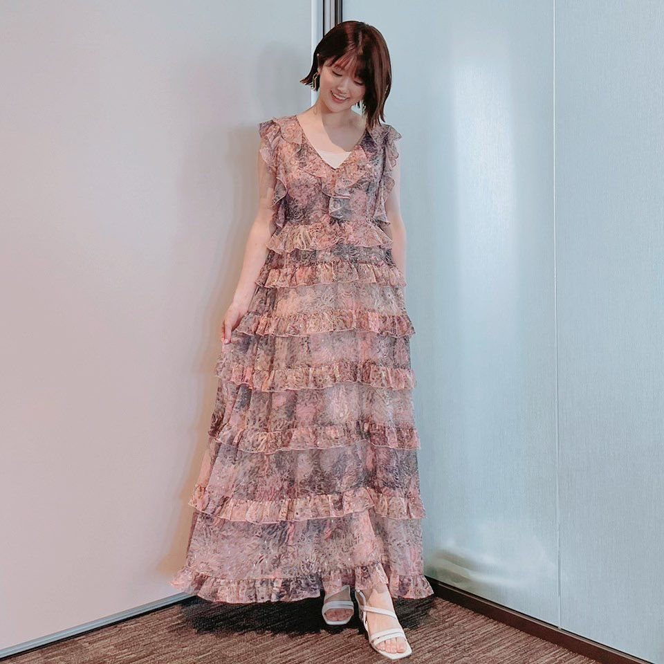 7 Ide Outfit ala Hina Higuchi Eks Nogizaka46, Kasual Formal