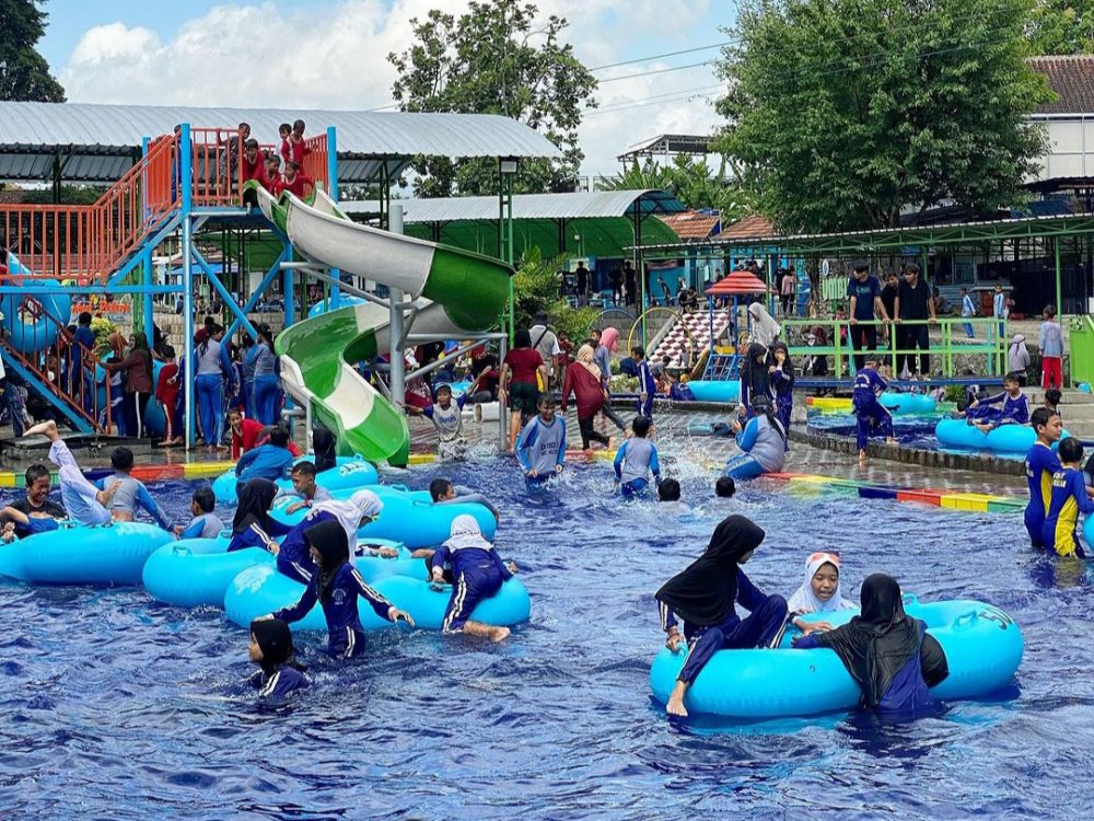 8 Info Umbul Pelem Waterpark, Sensasi Berenang di Mata Air Alami
