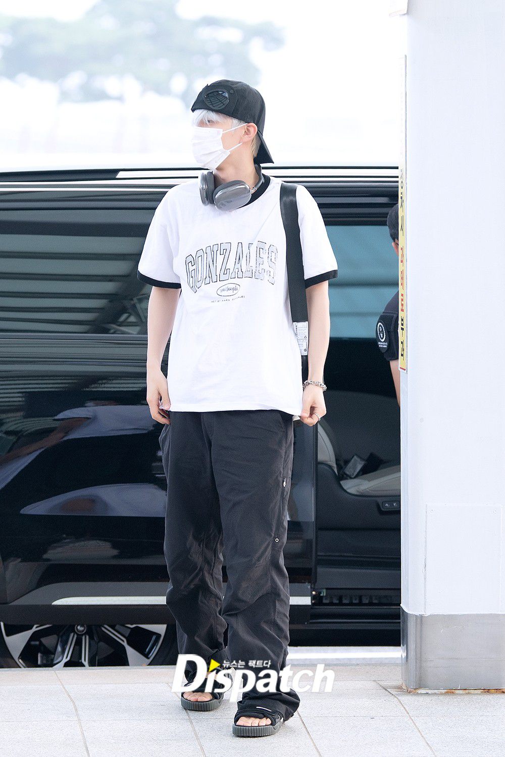 10 Ide Padu Padan Long Pants ala Q THE BOYZ, Fashionable Abis