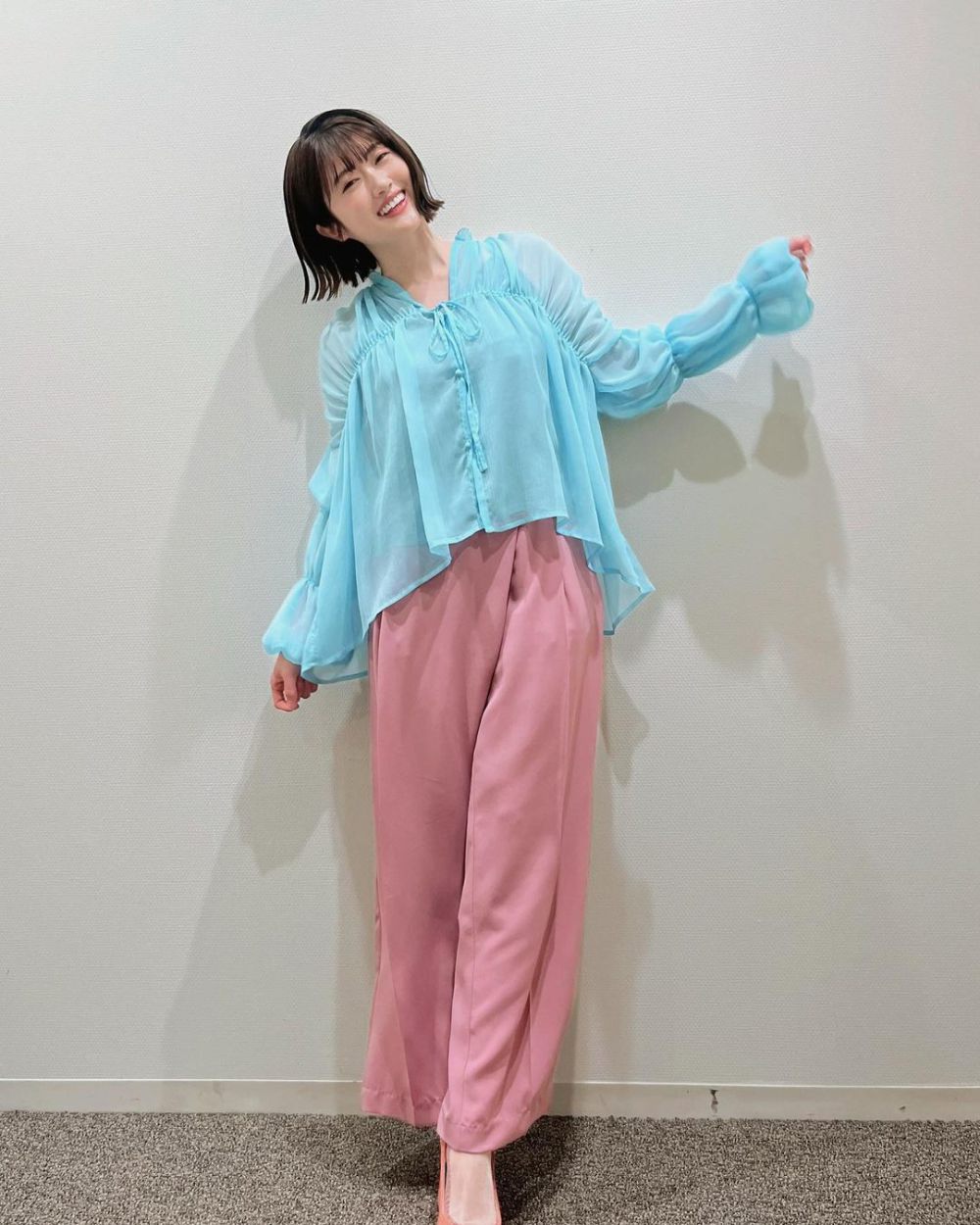 7 Ide Outfit ala Hina Higuchi Eks Nogizaka46, Kasual Formal