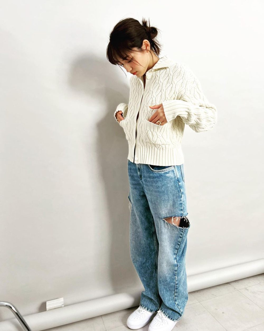 7 Ide Outfit Celana Jeans ala Haruna Kawaguchi, Simpel dan Catchy!