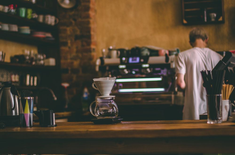 5 Hal yang Tidak Boleh Kamu Lakukan saat di Kafe dan Kedai Kopi