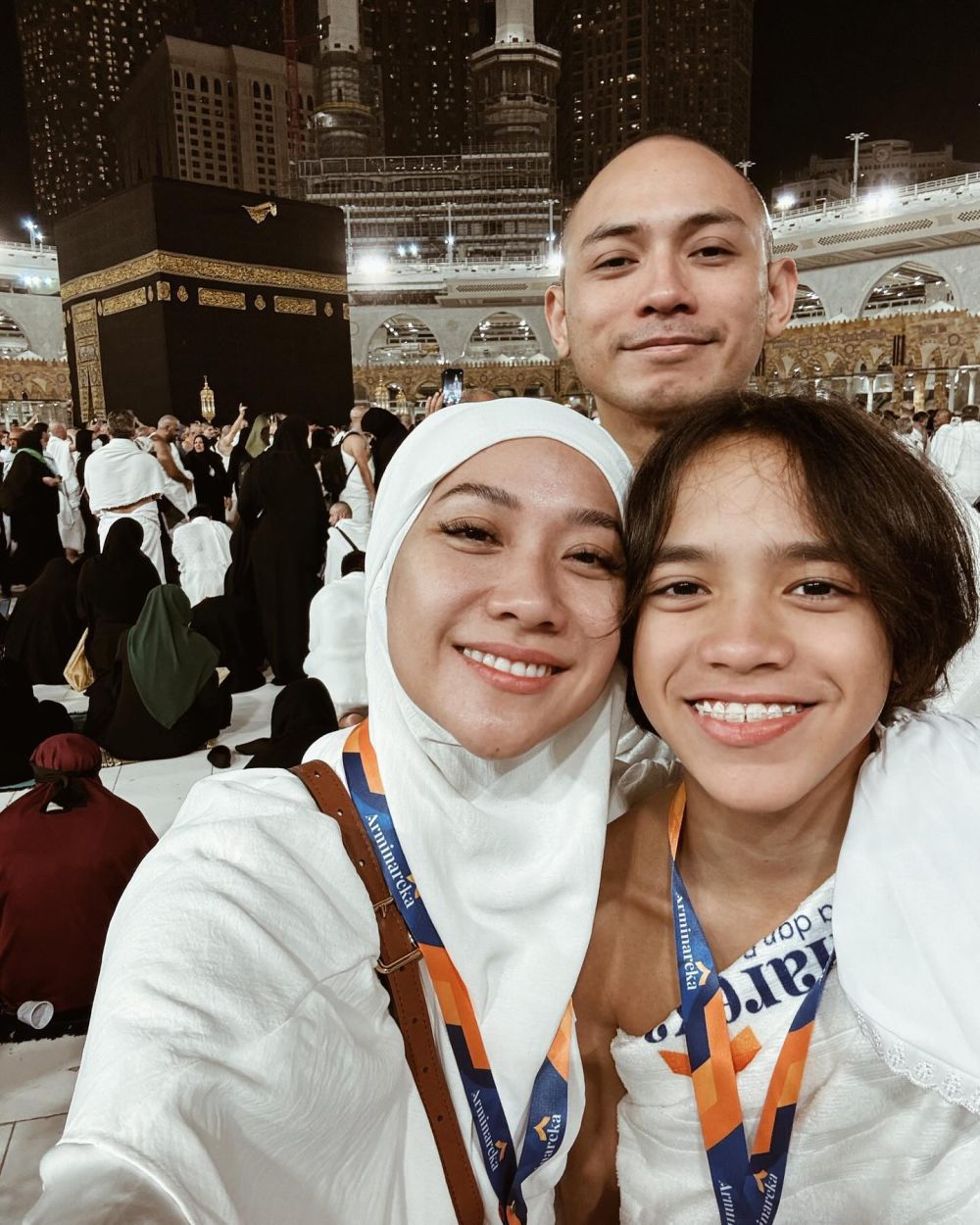 10 Seleb Jalani Umrah Awal 2024, Ada Ajak Anak!