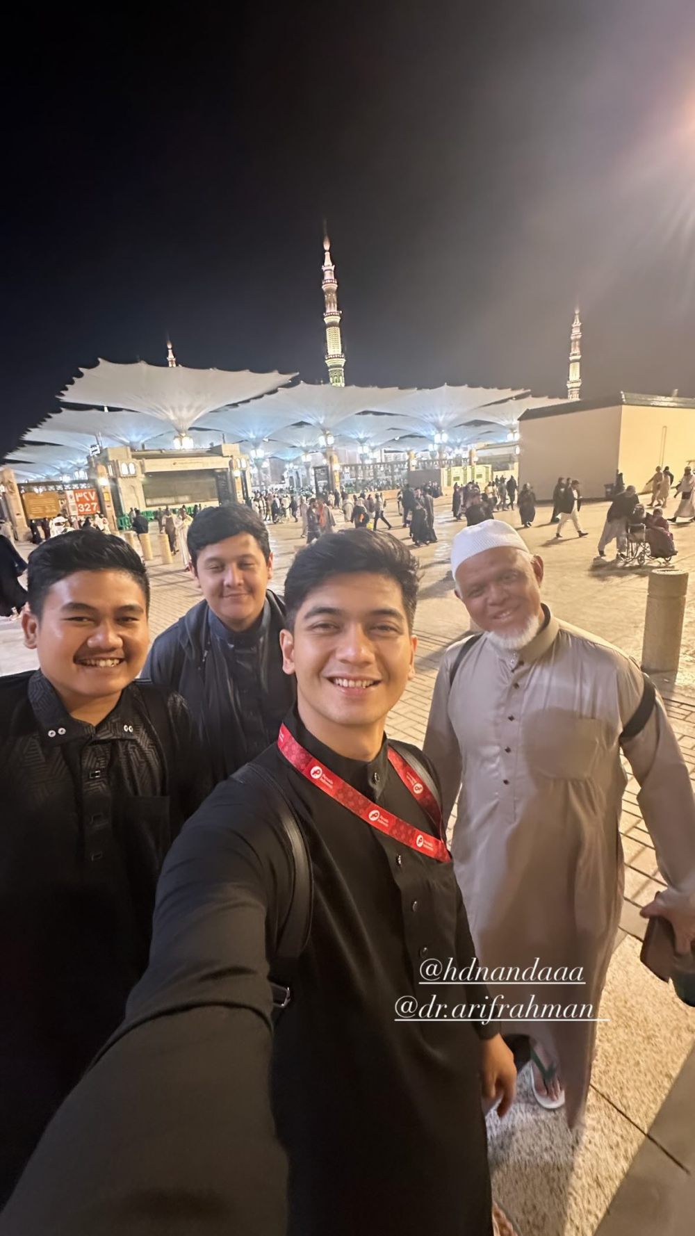 10 Seleb Jalani Umrah Awal 2024, Ada Ajak Anak!