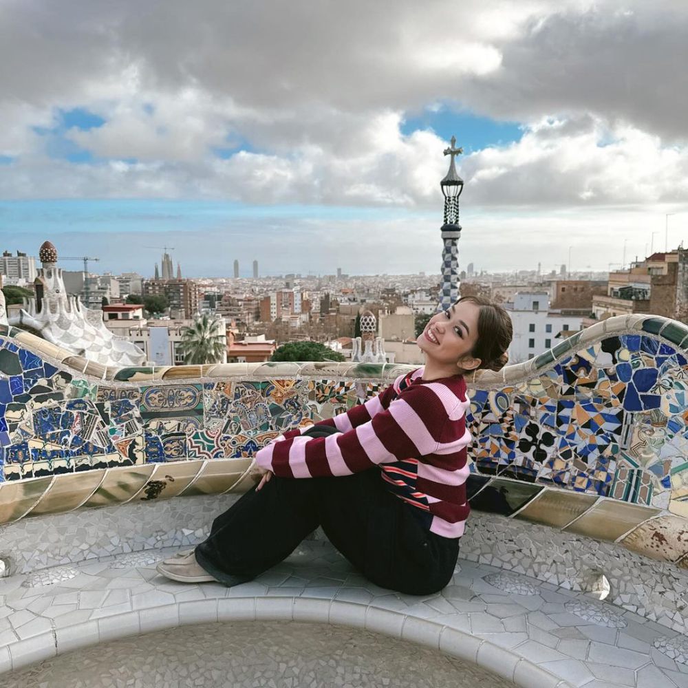 10 Potret Rebecca Klopper saat ke Barcelona dan Roma Awal Januari2024