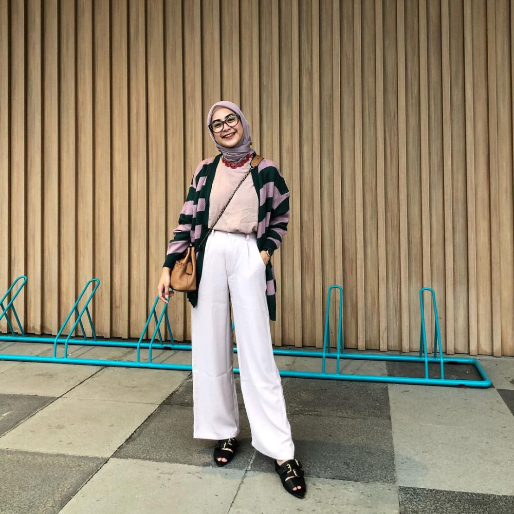 10 Ide Styling Outfit Stripe ala Dianty Annisa, Super Chic!  