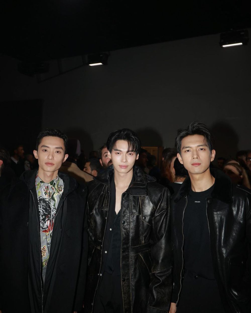 7 Potret Win Metawin di Prada FW24, Foto Bareng Karina aespa