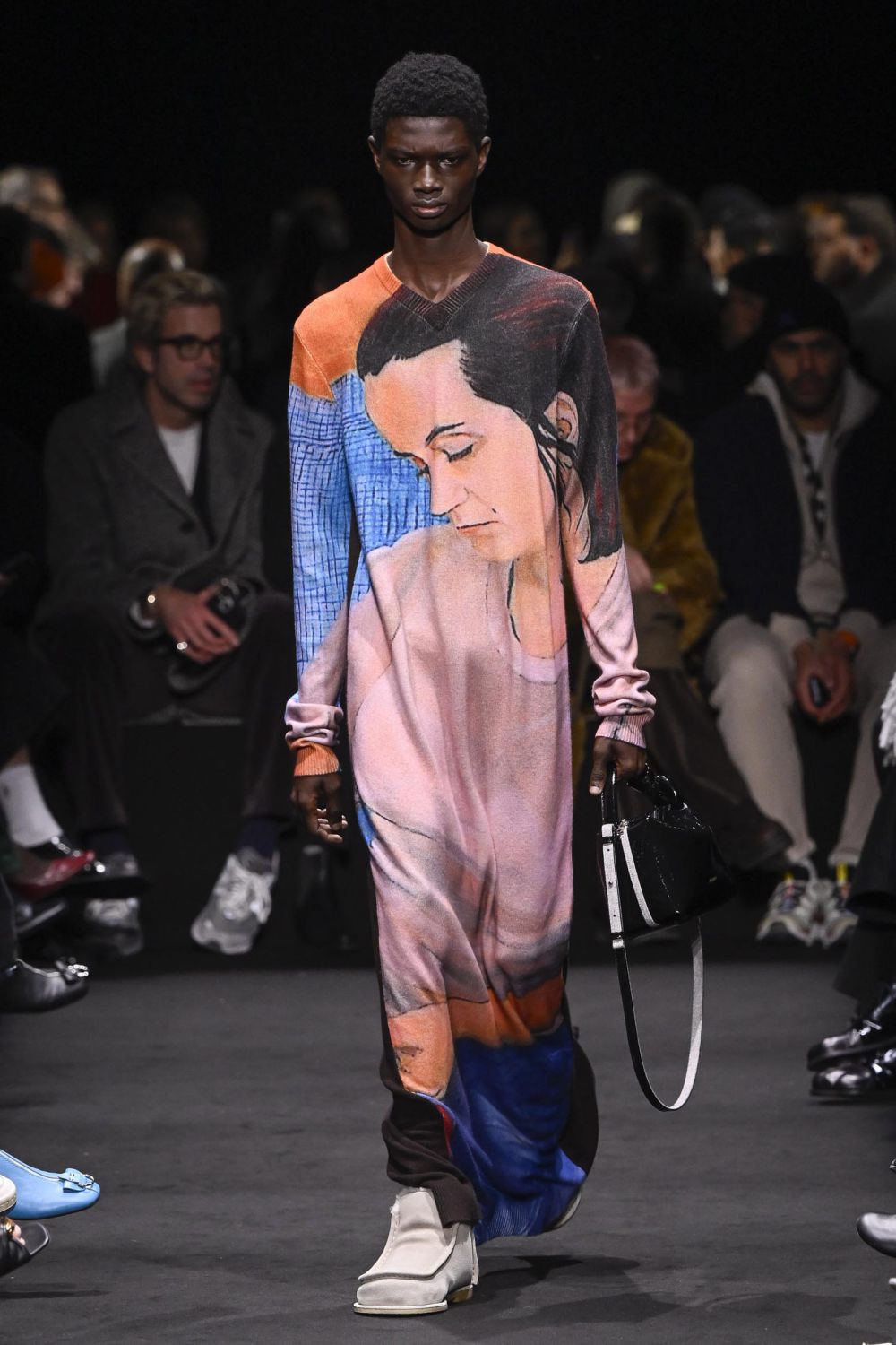 10 Koleksi JW Anderson di Milan Fashion Week 2024, Artsy!