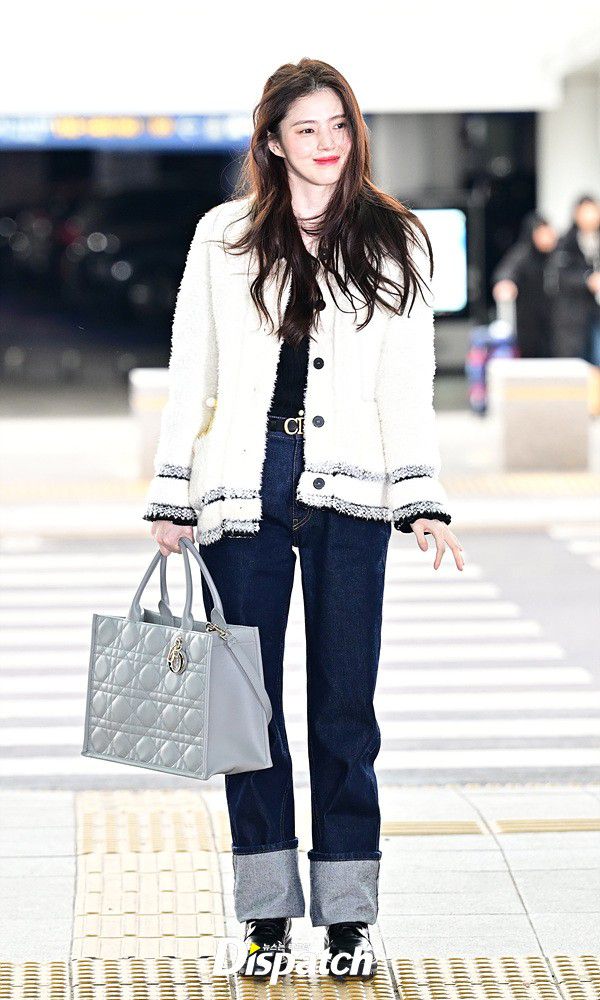 9 Gaya Airport Fashion ala Han So Hee, Style Modis Kekinian