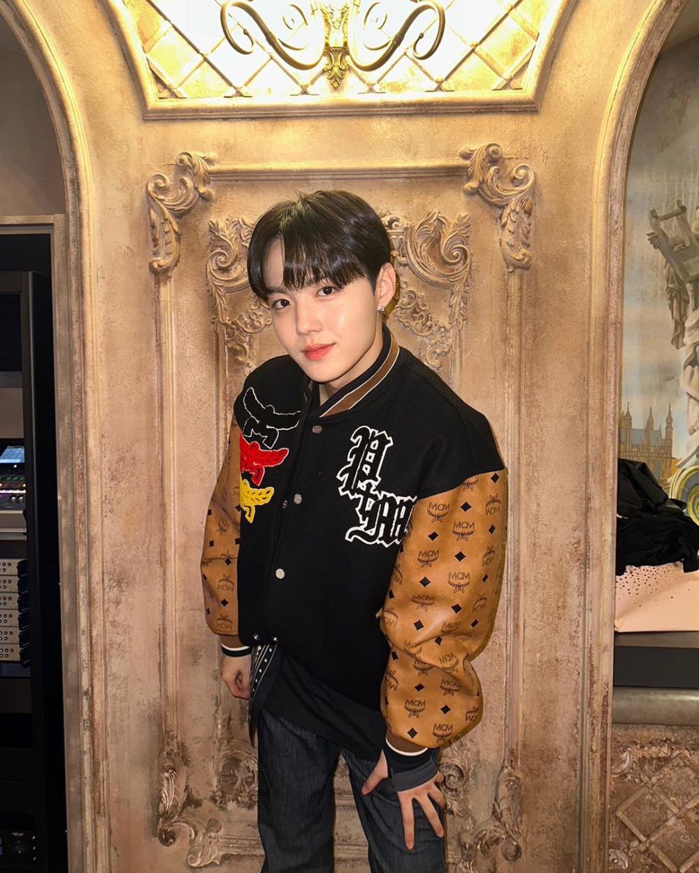 8 Ide Outfit Hangout ala Doyoung TREASURE, Style Remaja