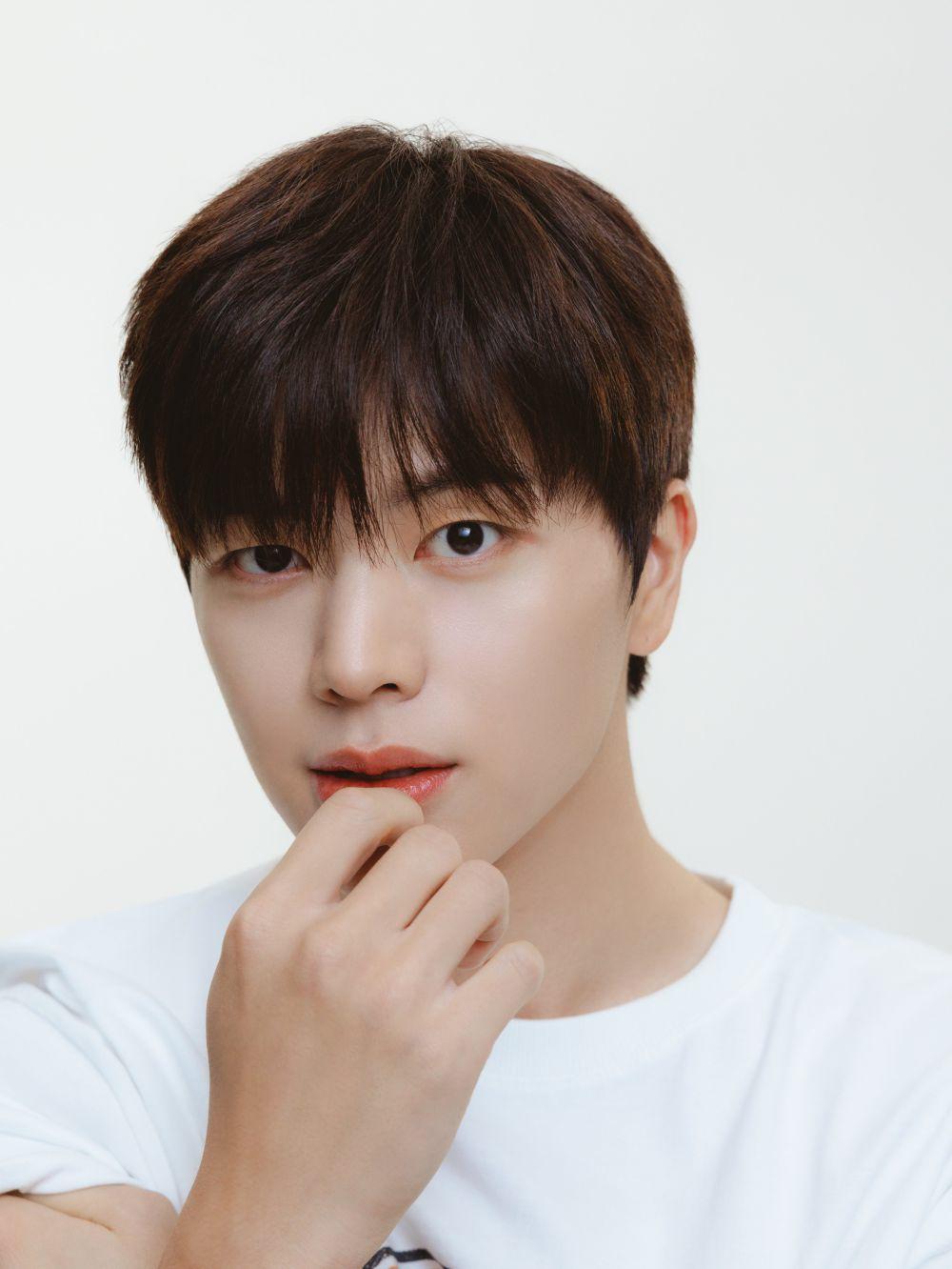 11 Potret Profil Yook Sung Jae Btob Di Agensi Barunya 3096