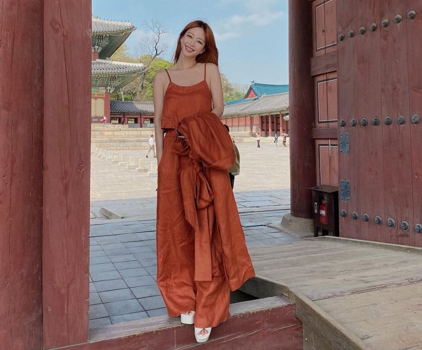 10 Inspirasi Outfit Cewek Kue ala Han Ye Seul, Lebih Awet Muda