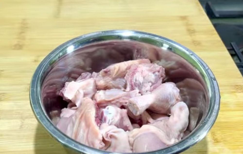 Resep Ayam Tuturuga Khas Manado, Rasa Unik Aroma Jinten dan Mint