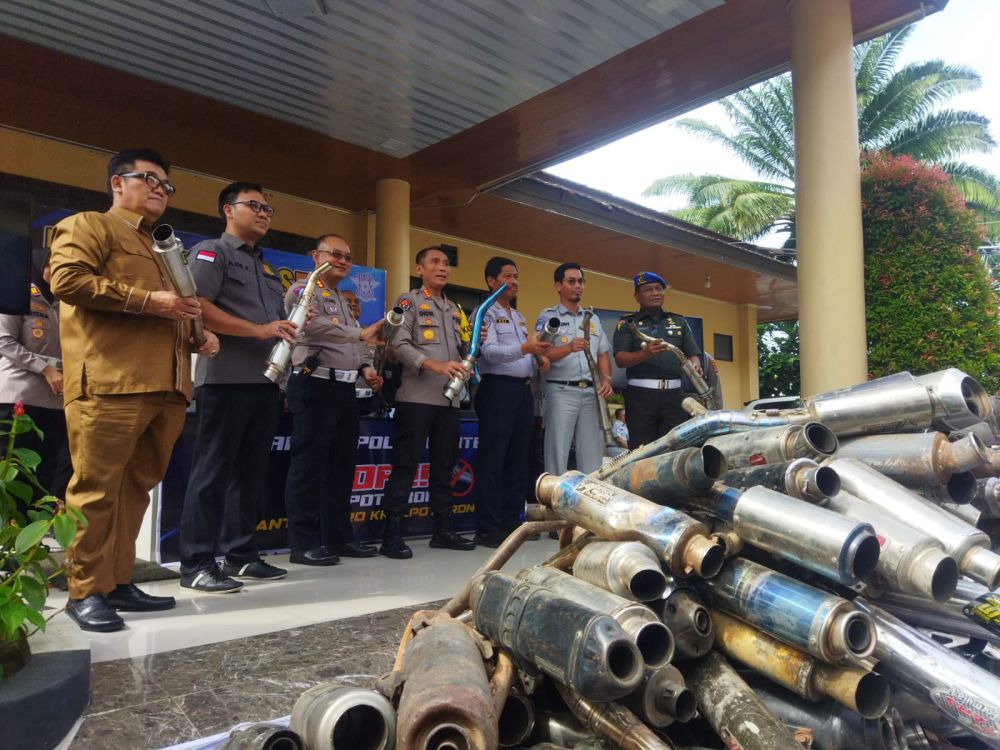 Jelang Kampanye Terbuka, Polda Banten Musnahkan 1.023 Knalpot Brong