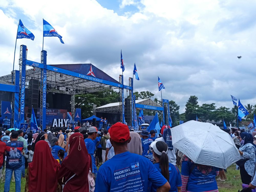 SBY Kampanye di Banyuwangi Naik Bus, Duduk Sebelah Sopir