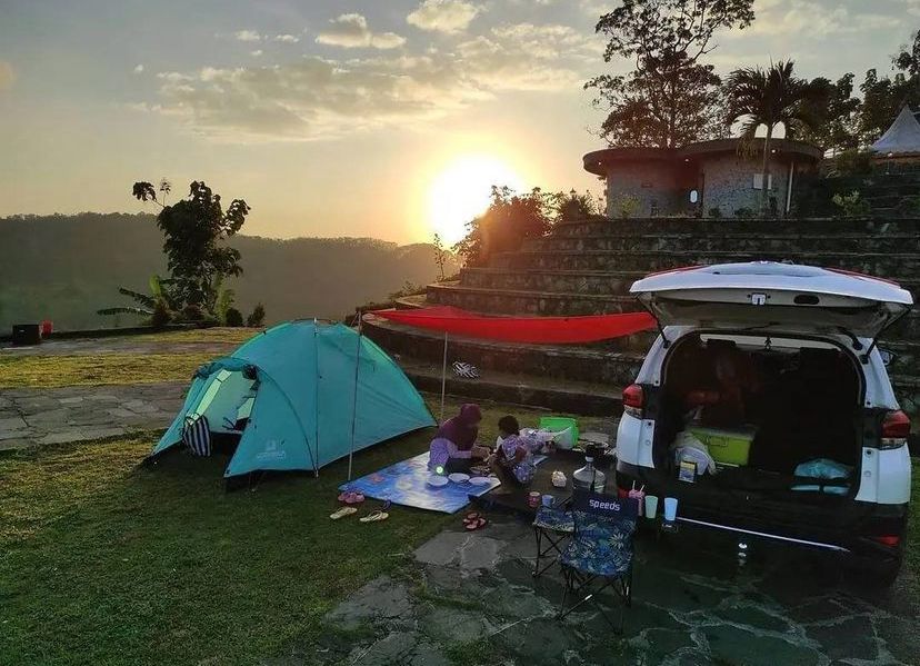 Watu Tapak Camp Hill Jogja, Tempat Kemah Berlatar Breksi