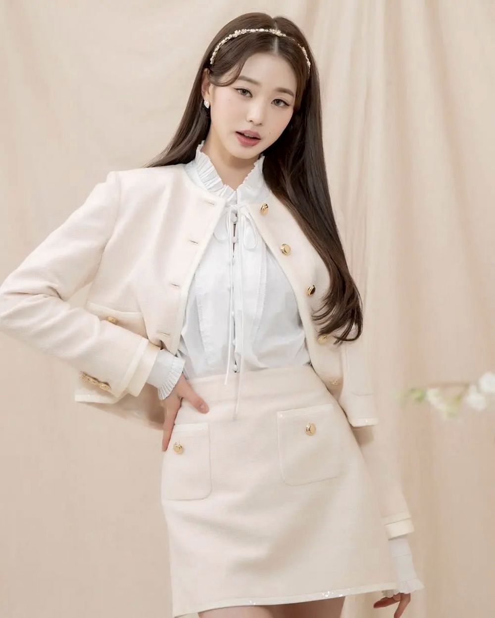 7 Inspirasi Soft Girl Outfit ala Jang Wonyoung IVE, Super Gemas!