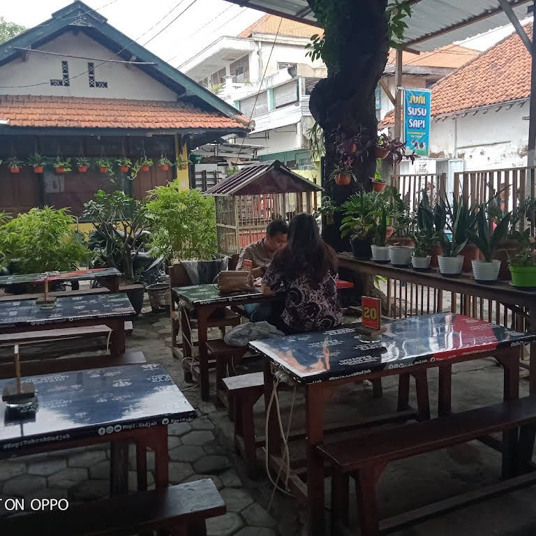 5 Kafe 24 Jam Dekat UINSA Surabaya, Nyaman Buat Nugas