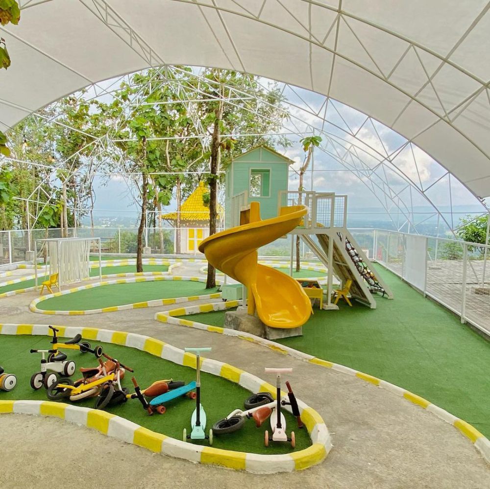 6 Tempat Makan di Jogja dengan Playground Seru, Anak Bakal Betah