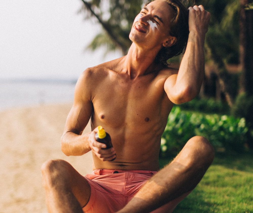 5 Tips Memilih Sunscreen Cowok Berjerawat, Biar Gak Meradang