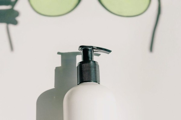 5 Tips Memilih Sunscreen Cowok Berjerawat, Biar Gak Meradang