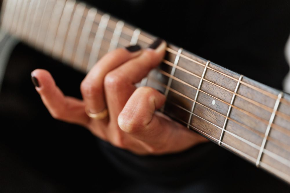 5 Panduan Singkat untuk Merawat Gitar Akustik