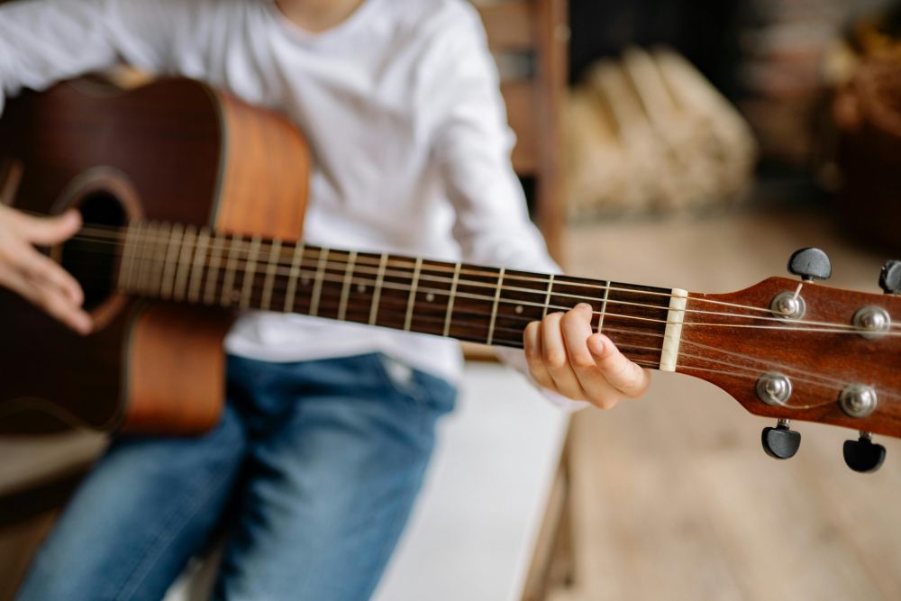 4 Tips yang Bisa Dilakukan untuk Merawat Gitar Akustik