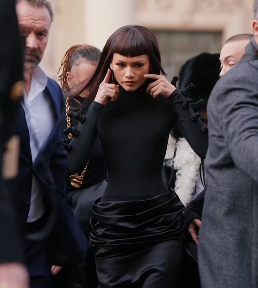 7 Potret Zendaya di Paris Fashion Week 2024, Bikin Pangling!
